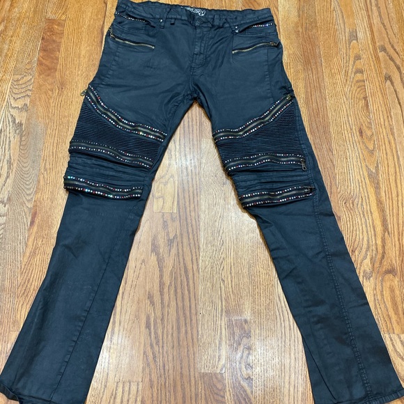 ROBIN’S JEAN - Picture 1 of 2